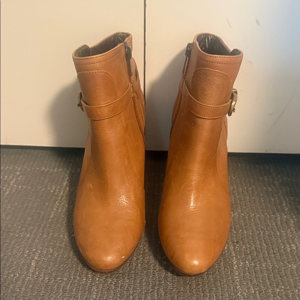 Banana Republic Caramel Leather Ankle Booties